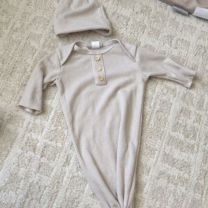 3/$16!!Neutral Cream Knotted gown and hat